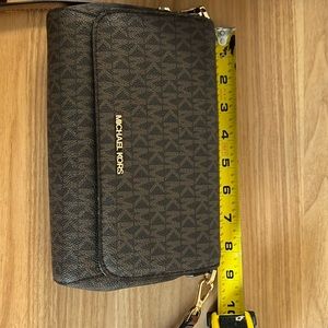 Michael Kors signature crossbody bag-brown/tan-like new